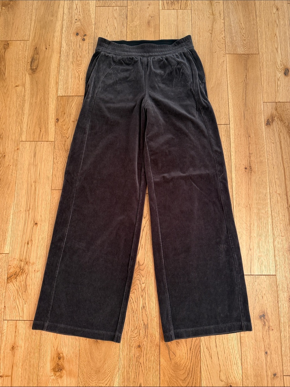 Lululemon Scuba Mid-Rise Wide-Leg Pants in Velvet Corduroy size 6